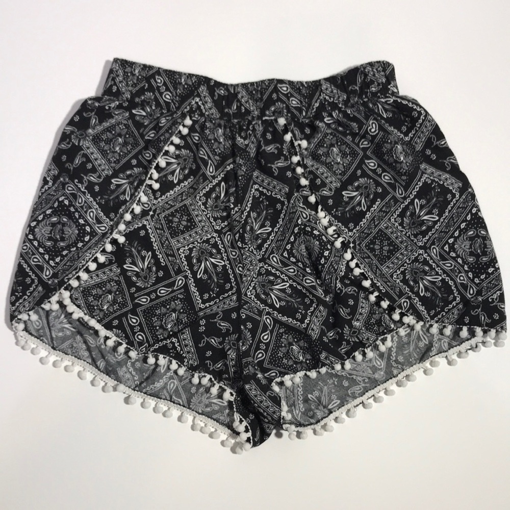 H&M Divided Women’s shorts size 6 black & white